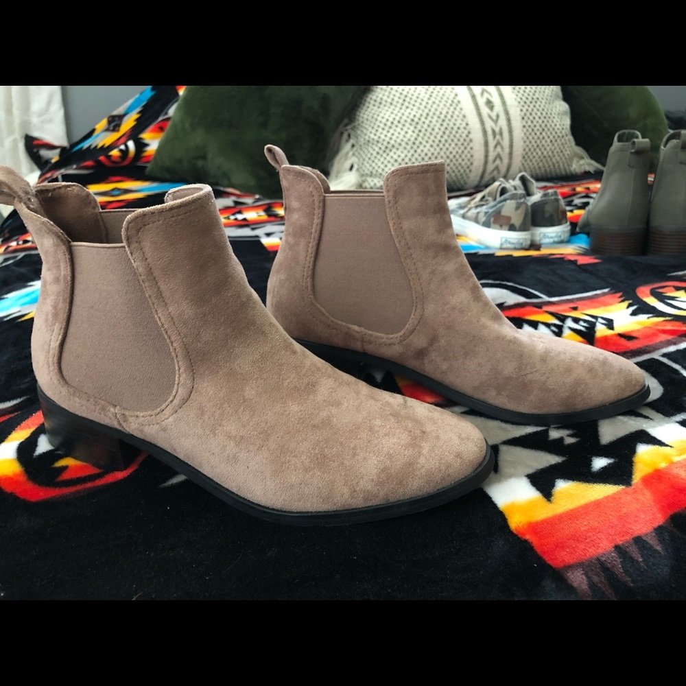 Women’s FOREVER 21 tan boots